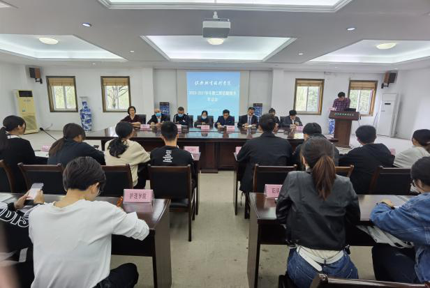 双腿中间被吸到发软的感觉