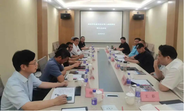 双腿中间被吸到发软的感觉